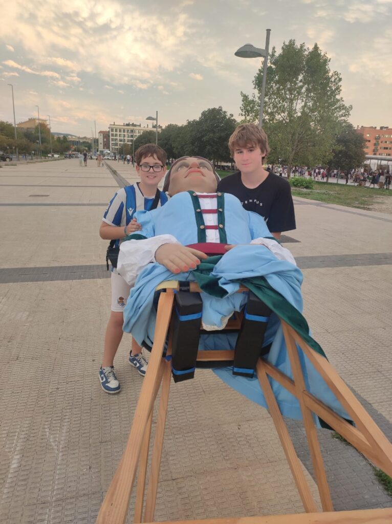 1702247306617-1-766x1024 Fiestas de Buztintxuri